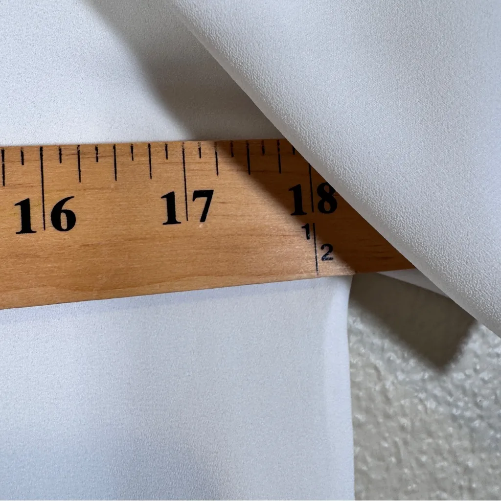 Babaton Aritzia White Short Sleeve Cropped Blouse Womens S Preppy V Neck Staple - Image 3