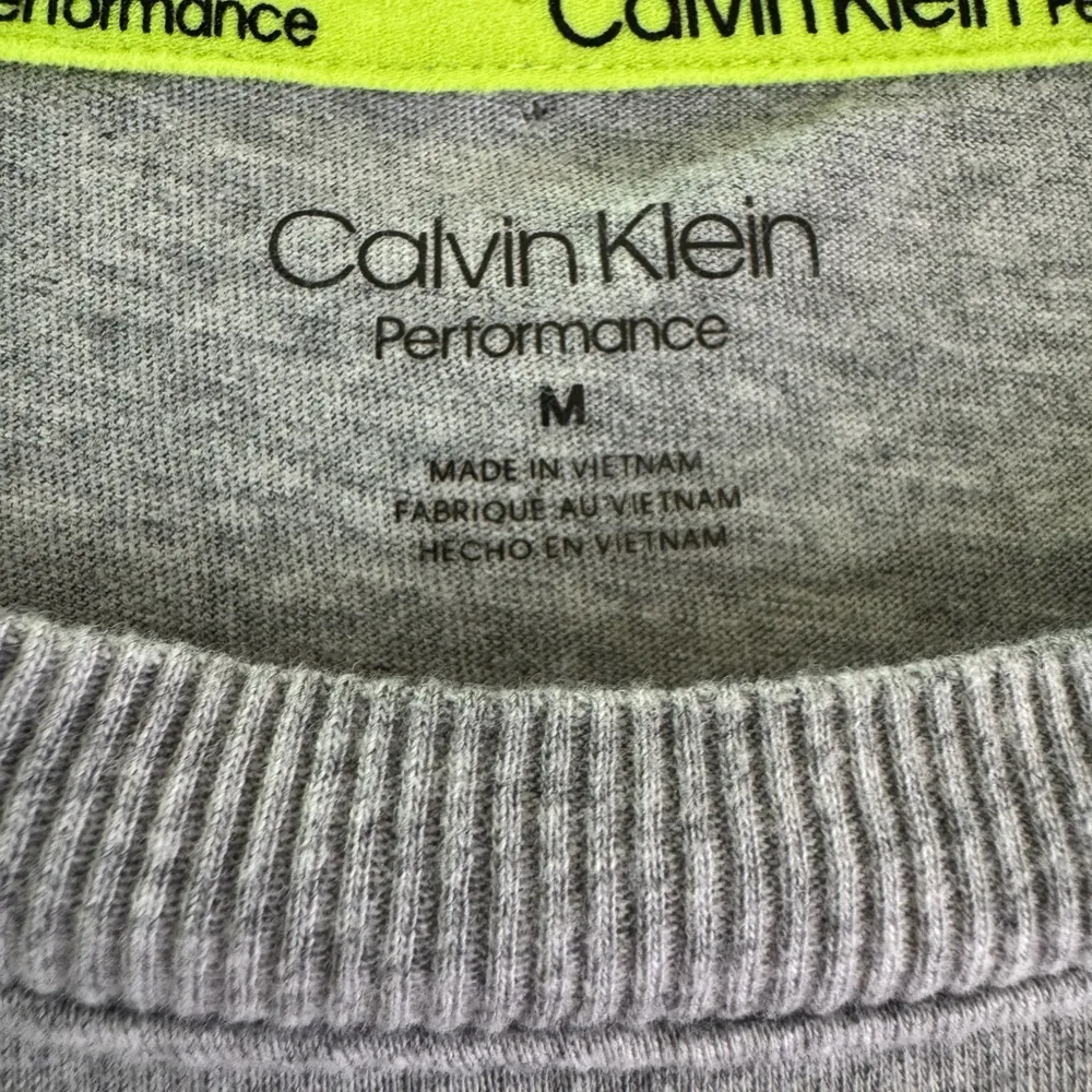 Calvin Klein Performance Cropped Tee – Size Medium - Image 2
