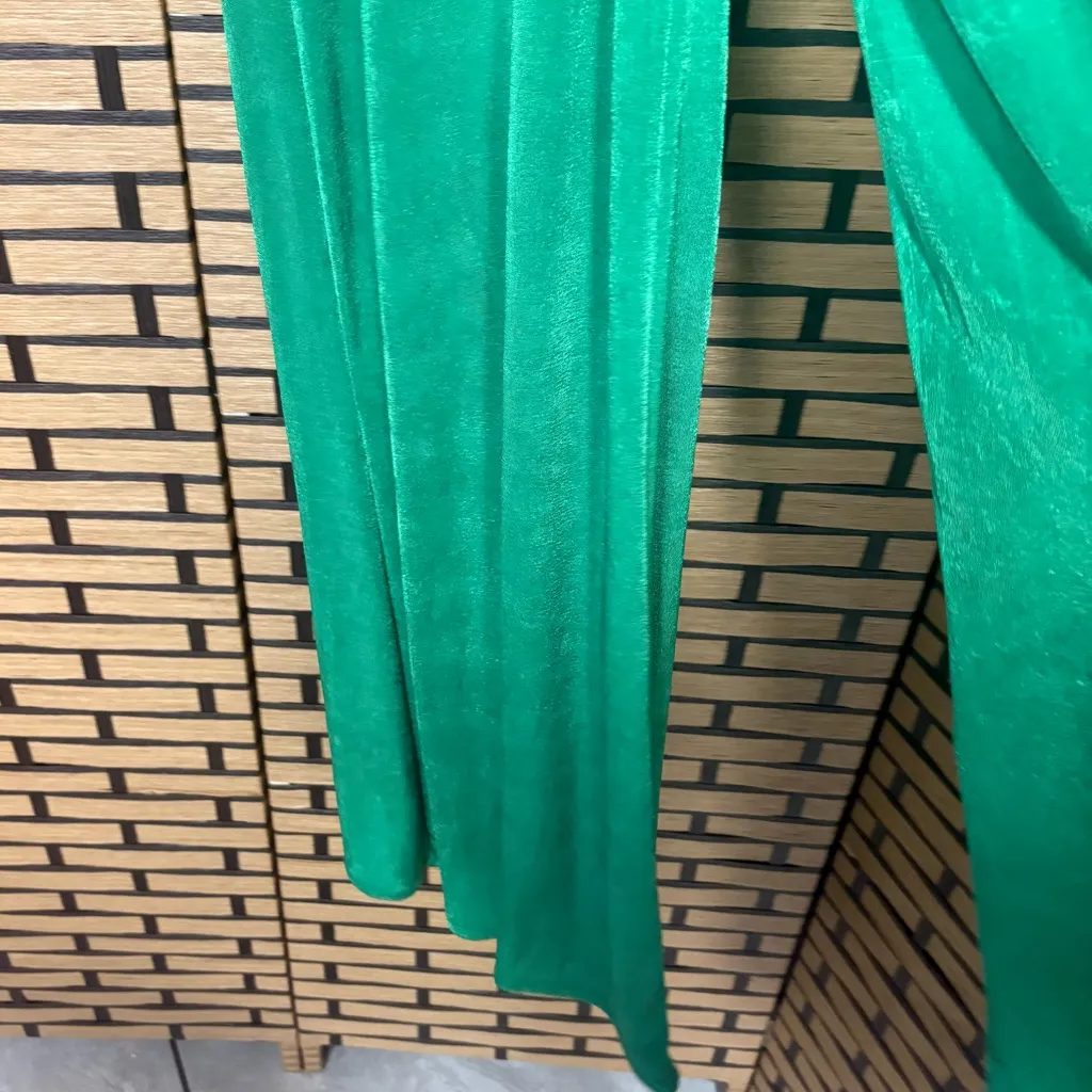 Yellow Cabbage Green Two Piece Outfit Size Small - Image 5