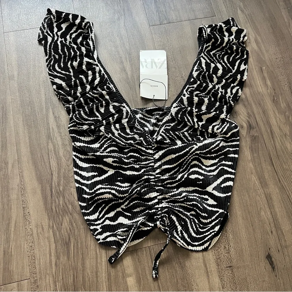 NWT-  ZEBRA PRINT RUFFLE TOP WITH ADJUSTABLE FRONT STRINGS - Image 7