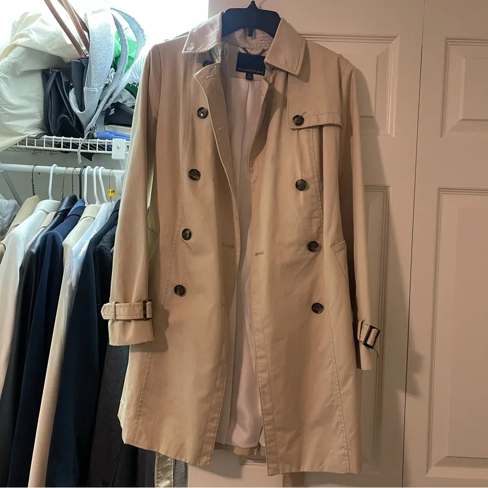 Banana Republic Tan Trench Coat - Image 9