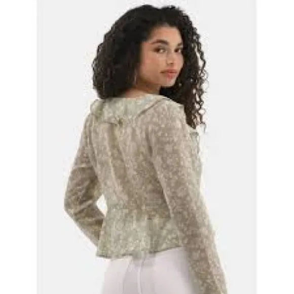 No Boundaries Light Green Floral Crop Top Blouse; medium - Image 2