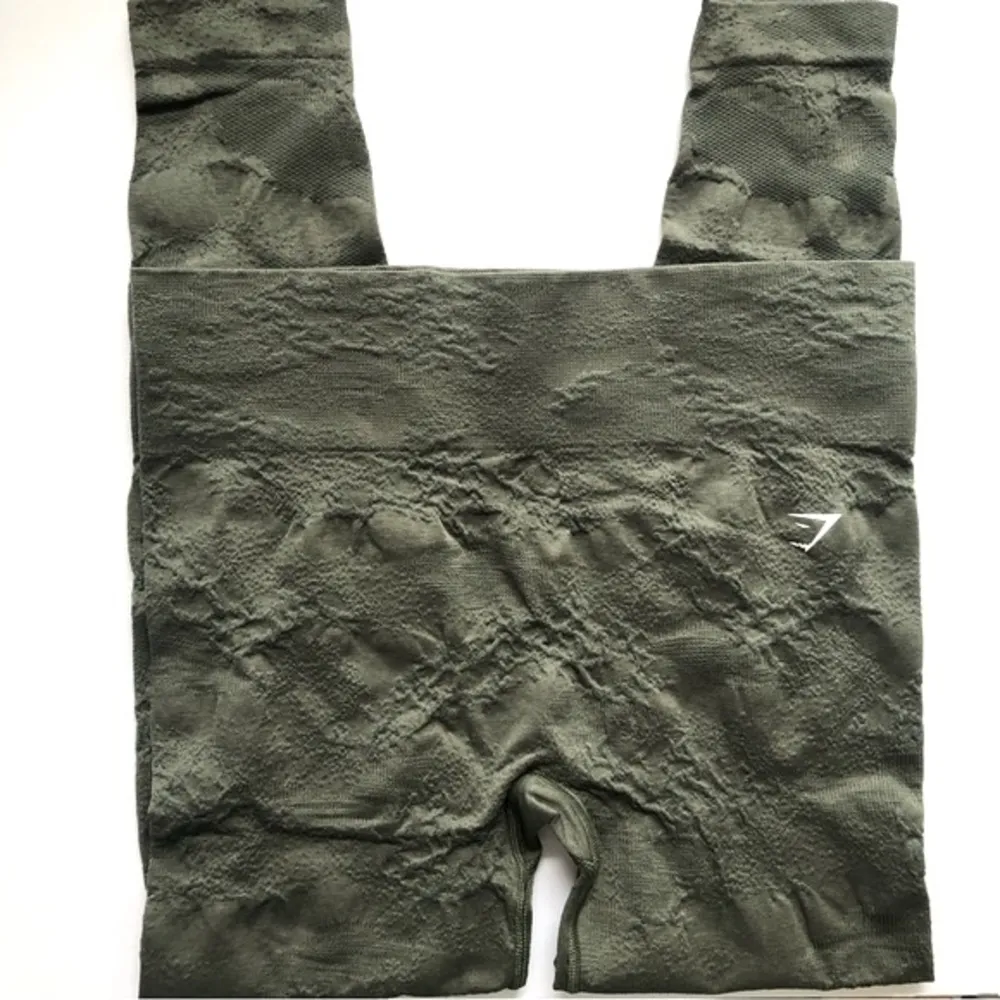 Gymshark Adapt Camo Seamless Leggings & Sports Bra Set - Image 3