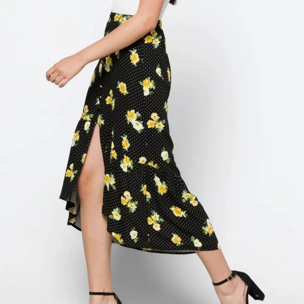 MASON‎ & BELLE
Zaylie Tiered Midi Skirt - Image 3