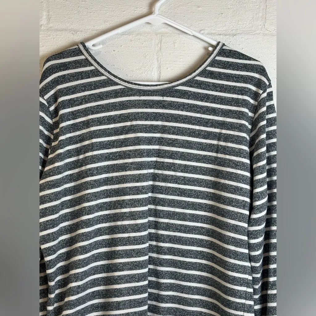 OBEY Casual Long Sleeve Striped Heart Anchor Grey Pullover Sweater Size Medium - Image 7