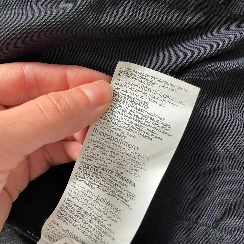 Black  gore wind stopper zip up run jacket - Image 14