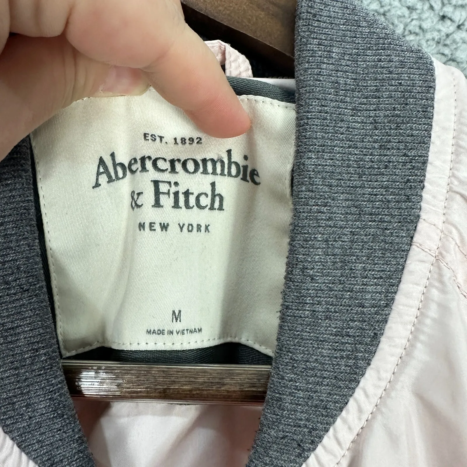 Abercrombie & Fitch Bomber Jacket Womens M Pink‎ Satin Zip Pockets Preppy Y2K - Image 2