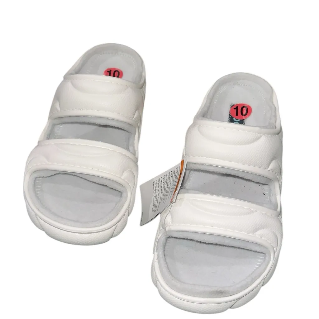 NWT Crocs Unisex Classic cozzzy overpuff sandal in white M-8 W-10 - Image 7