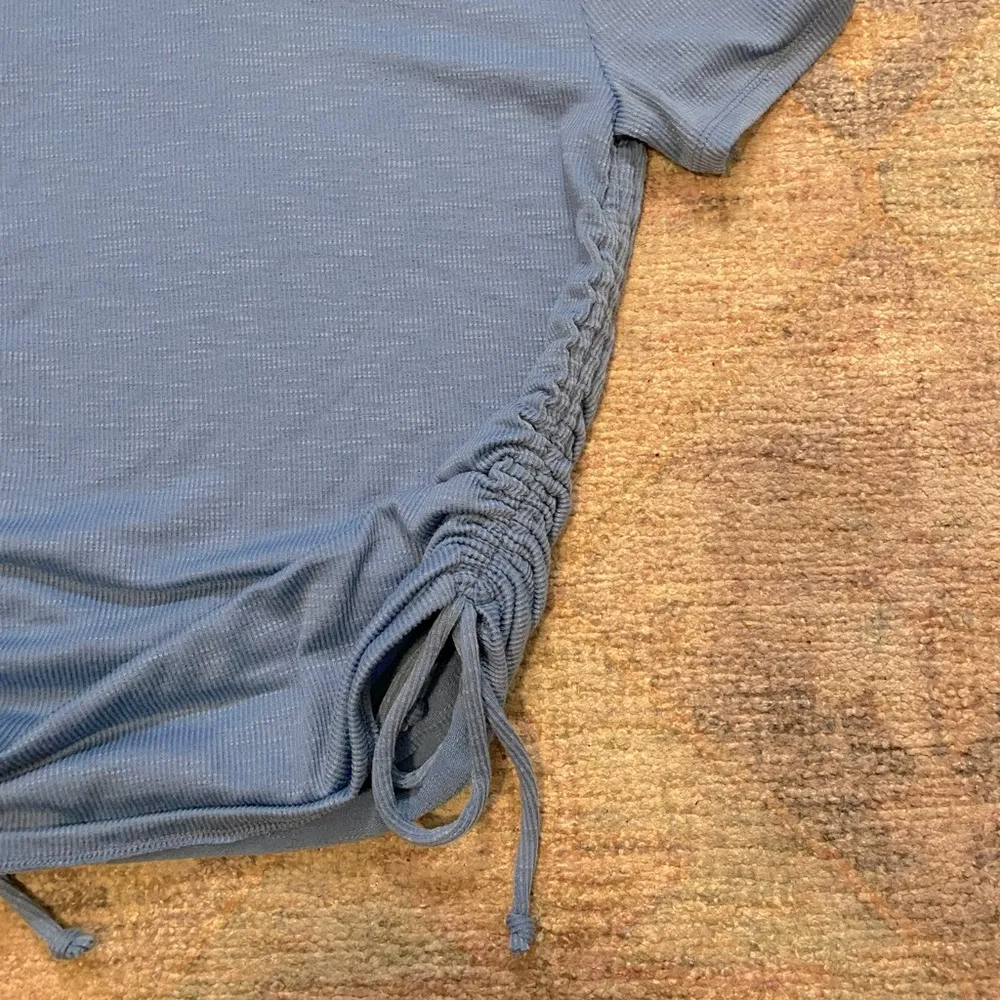 Popular 21 Side Ruched Ribbed Crewneck Top in Blue - Image 7