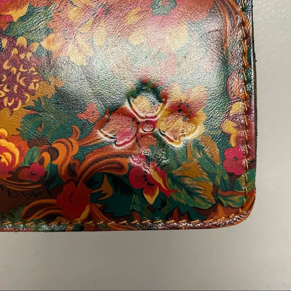 Patricia Nash Rustic Nature Laurentina Floral Crossbody Purse Horse Shoe Emblem - Image 5