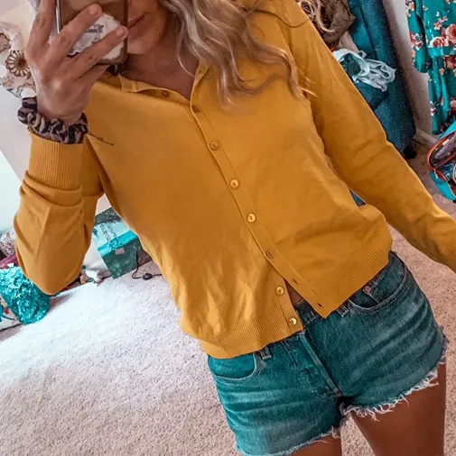 Boutique Yellow Button Up Top - Image 3
