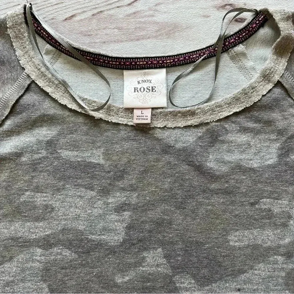 Knox Rose  Women’s  BEIGE CAMOUFLAGE PULLOVER SWEATSHIRT Size Large - Image 2