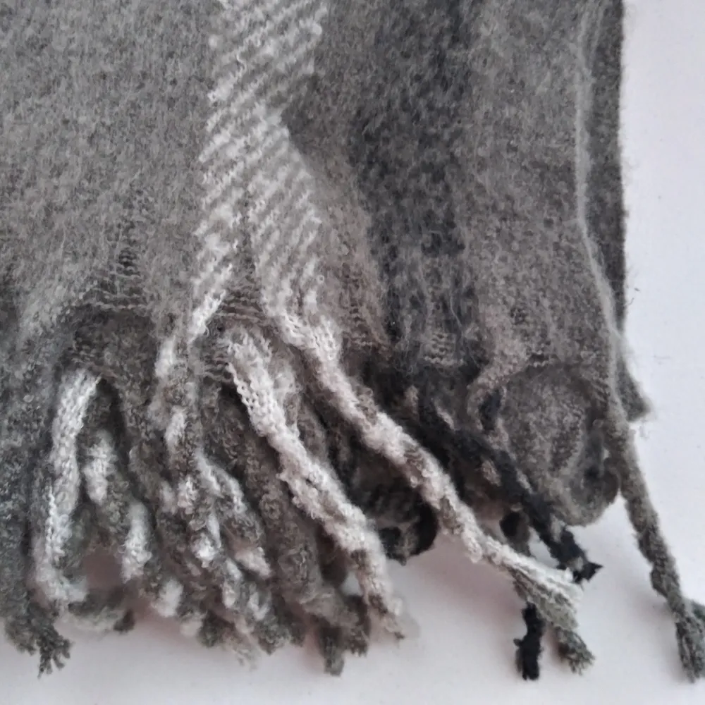 Steve Madden Plaid Scarf Wrap 76" X 15" Black Gray Soft Fuzzy Oversize - Image 2