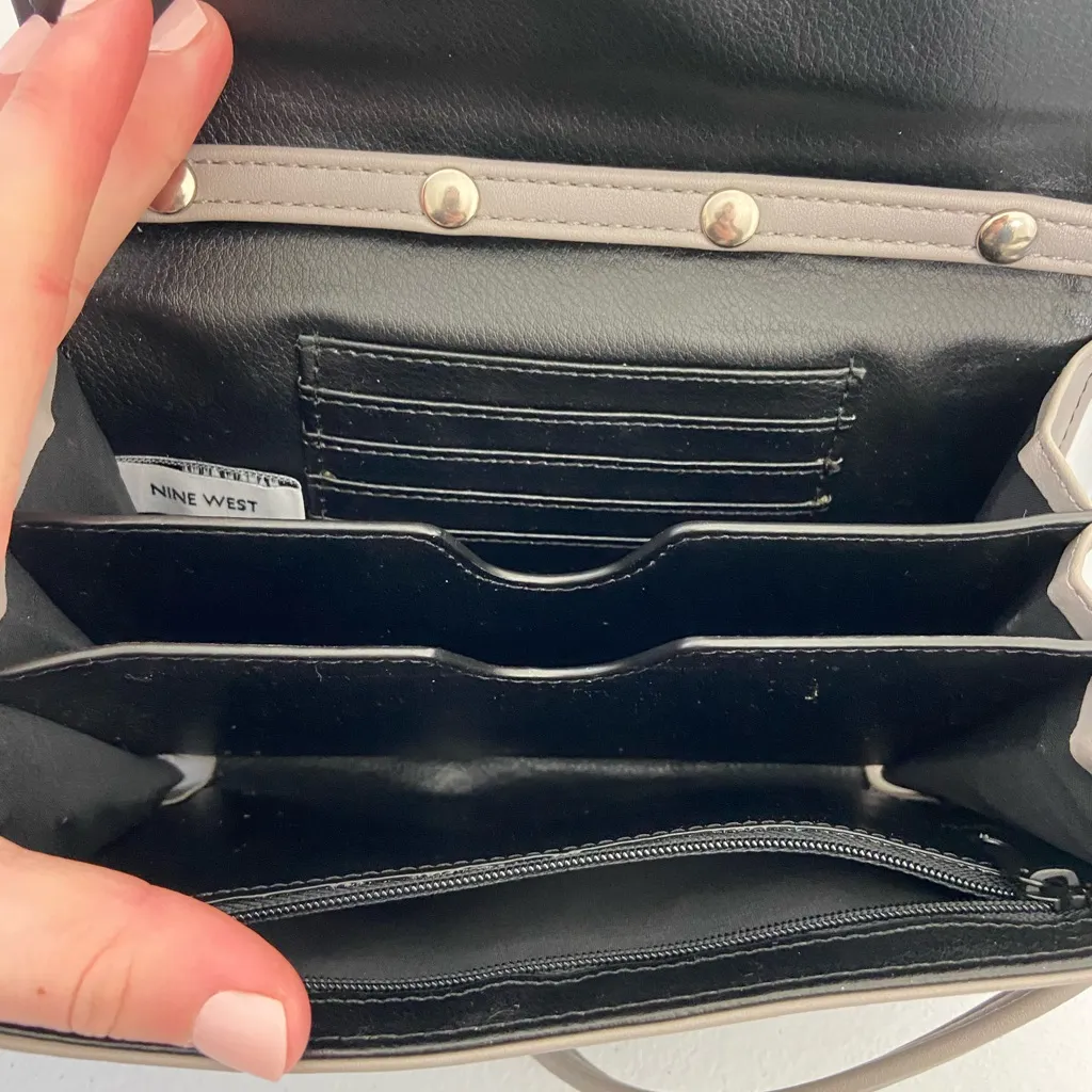 NWOT Nine West light gray buckle strap crossbody accordion magnetic‎ purse bag - Image 5