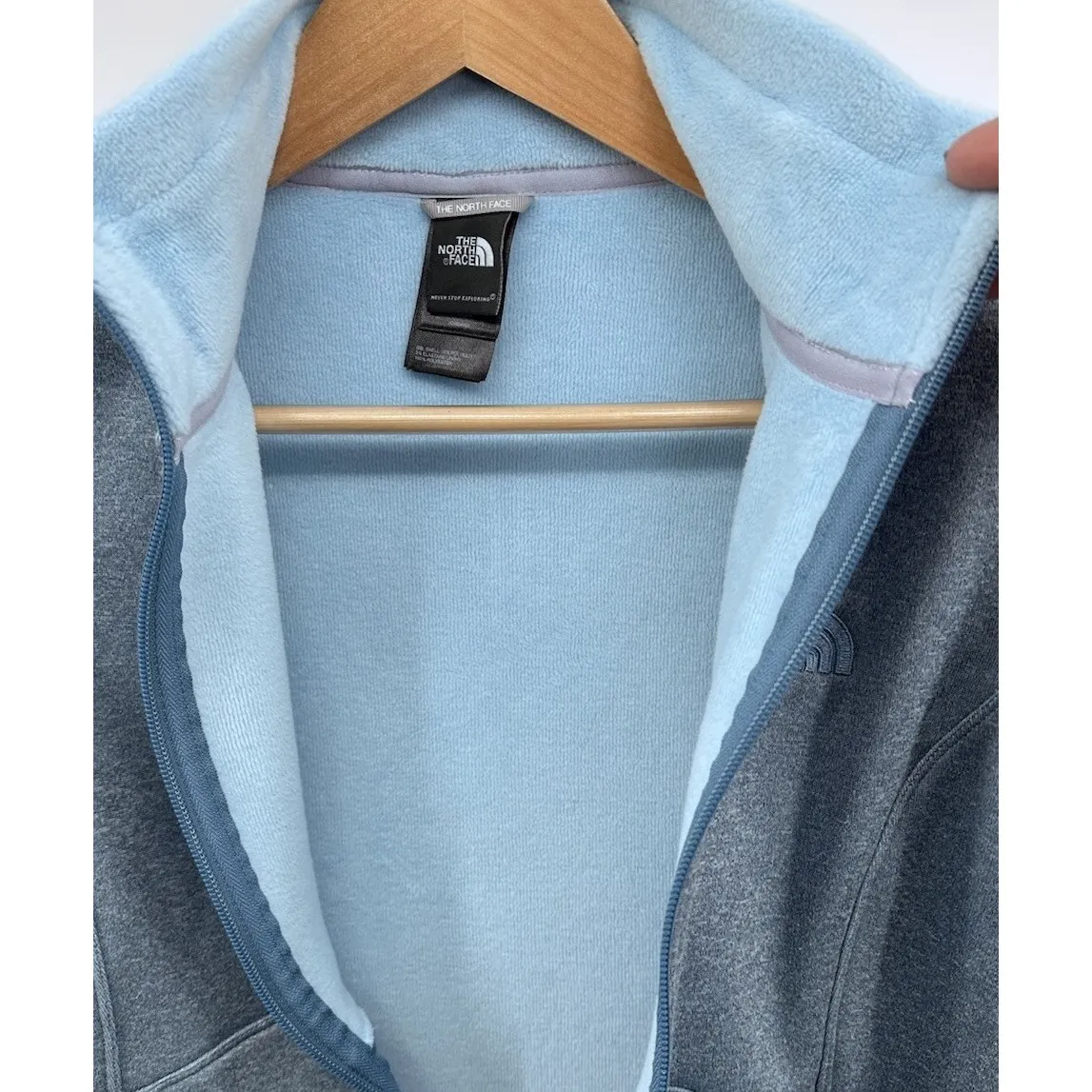 North Face Women's Full Zip‎ Jacket Medium Blue Zipper Pockets Logo Warm EUC - Image 7