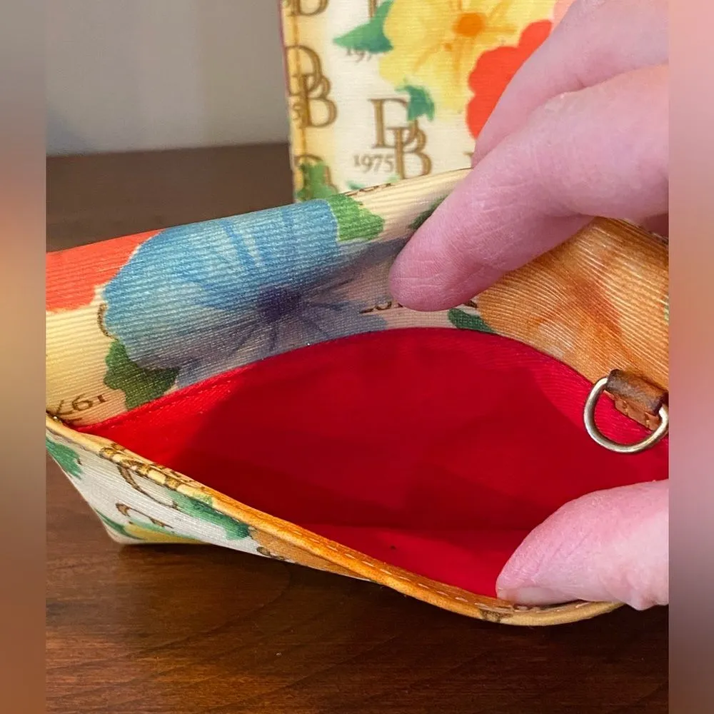 Vintage Dooney and Bourke Hibiscus Shoulder Bag & Wallet Set - Image 7