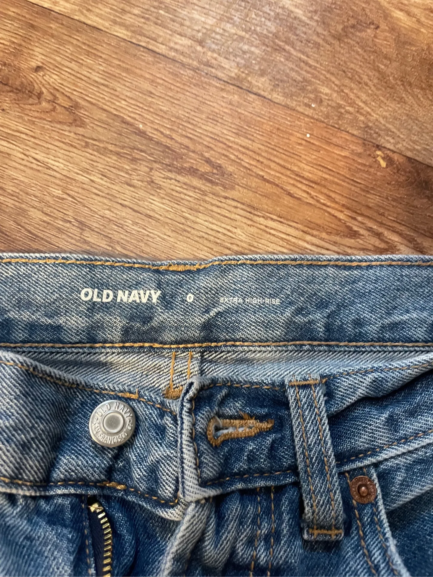 Old Navy Extra High-Rise Medium Wash Jeans - Image 3