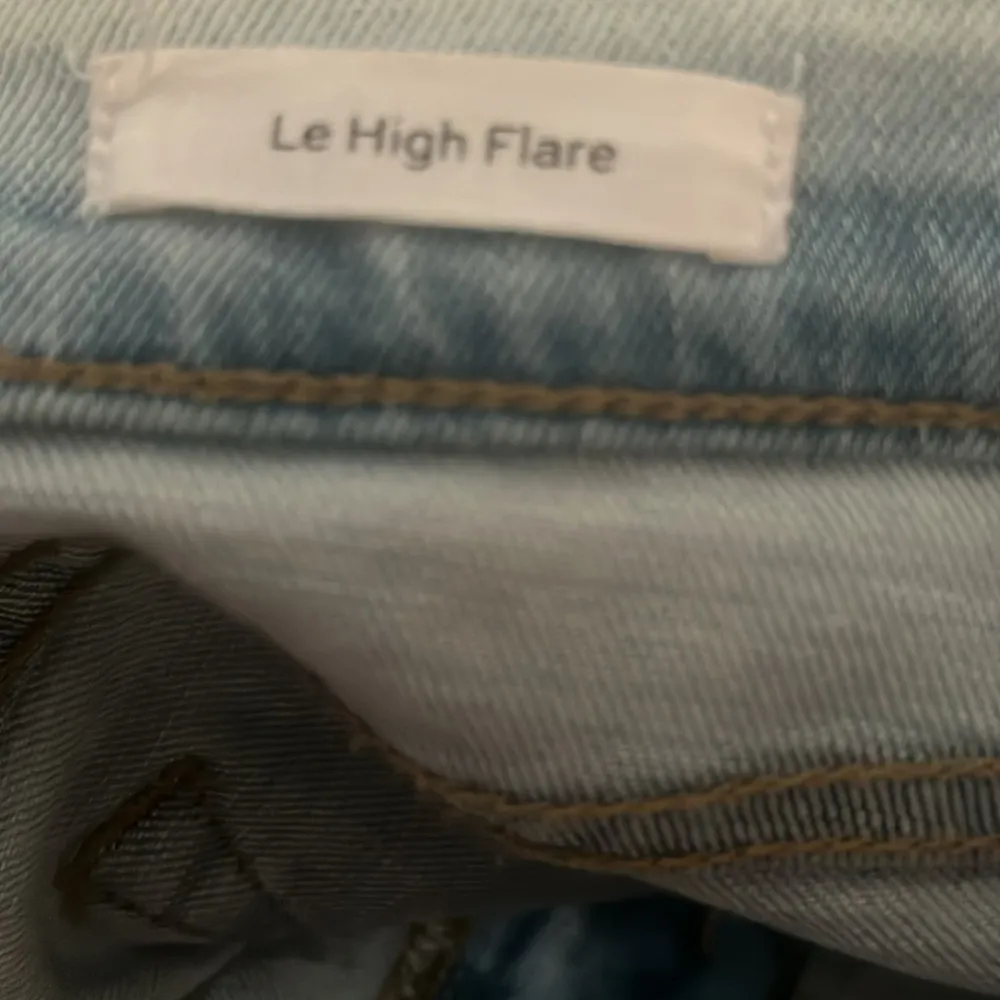Frame Le High Flare jeans in a light wash, size 27 - Image 3