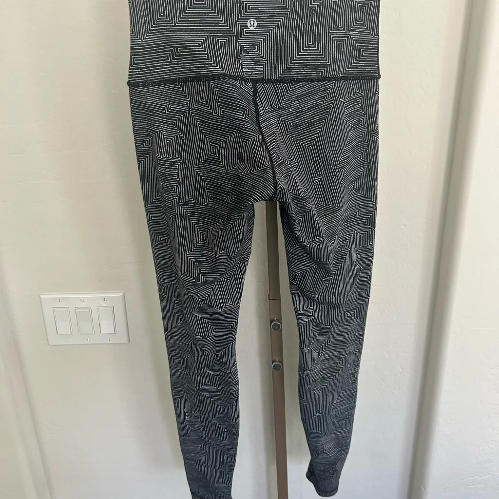 Lululemon Wunder Under Pant Hi-Rise Maze Jacquard White Black Leggings 6 - Image 5