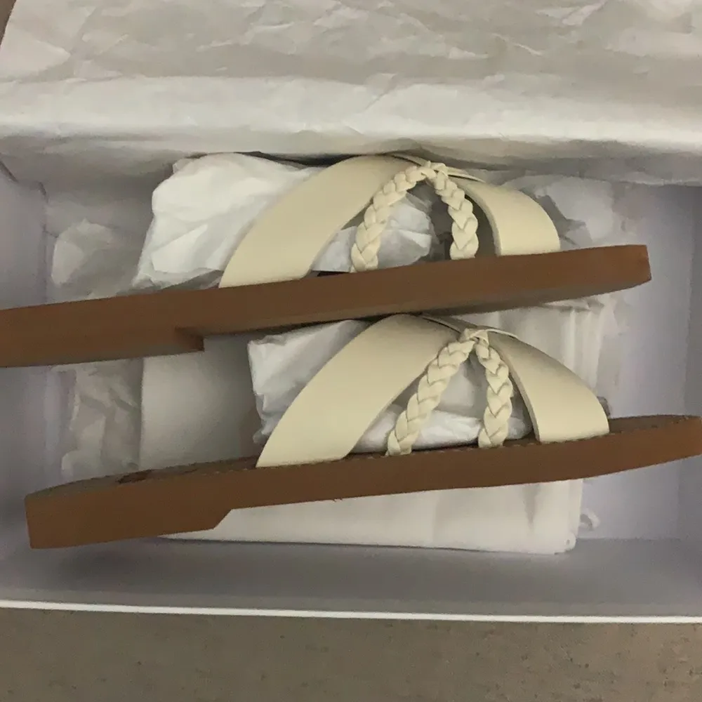 Chloe Criss Cross Leather Sandals - Image 9