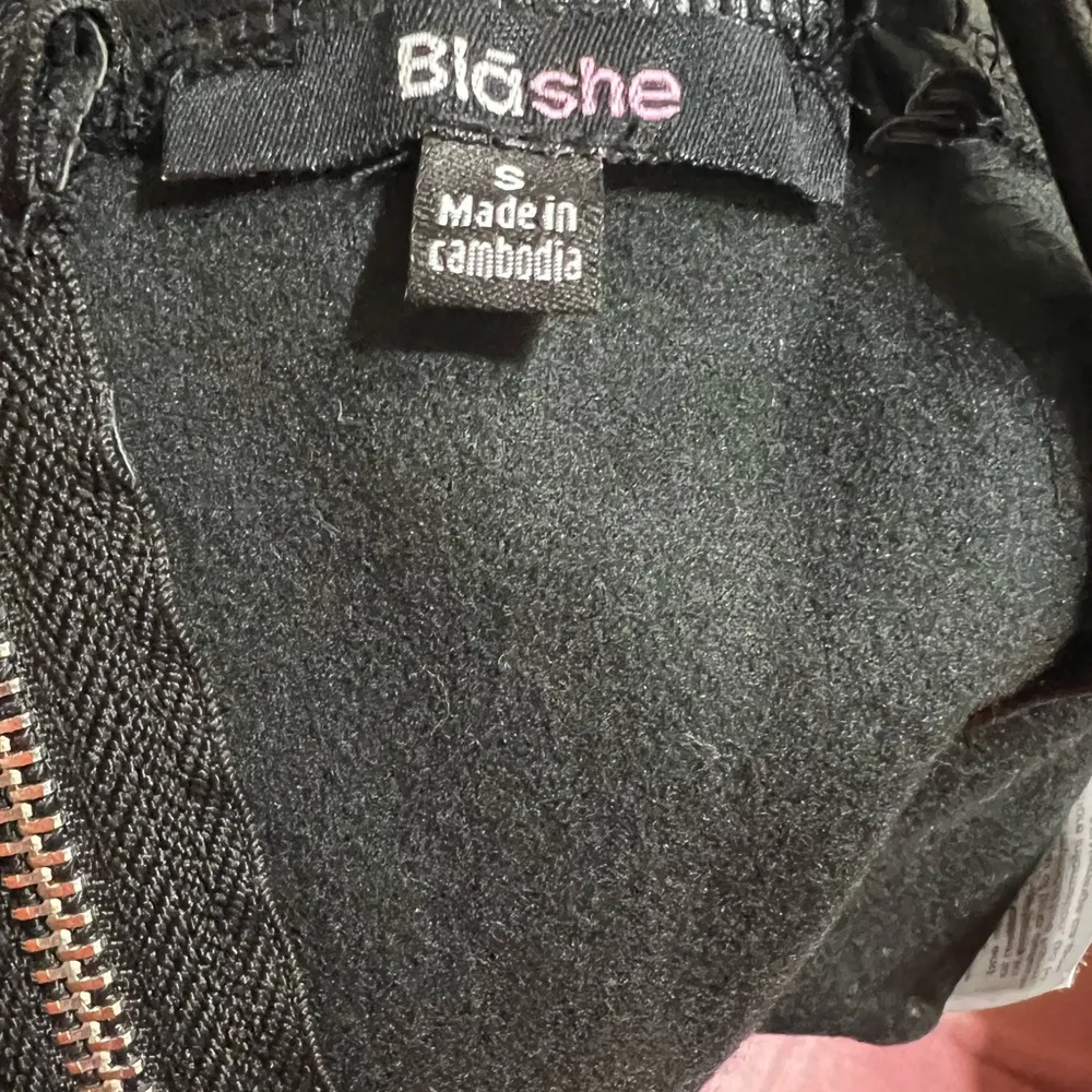 Cute top size small - Image 3