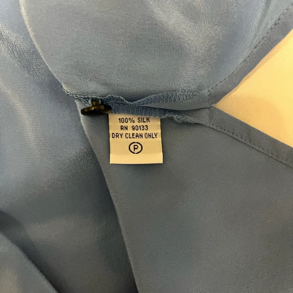 Bob Mackie Sky Blue Silk Shirt with florals '70s  print 100% Silk Size small - Image 9