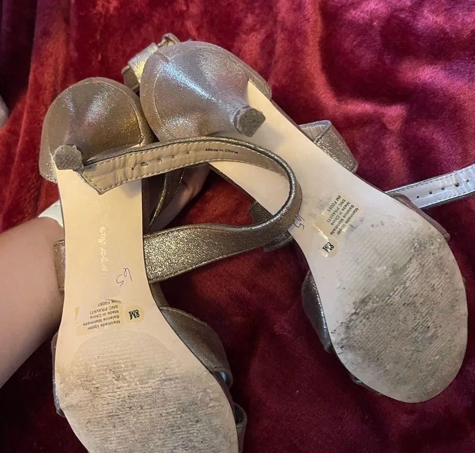 Gold sparkly heels Size 8 - Image 2