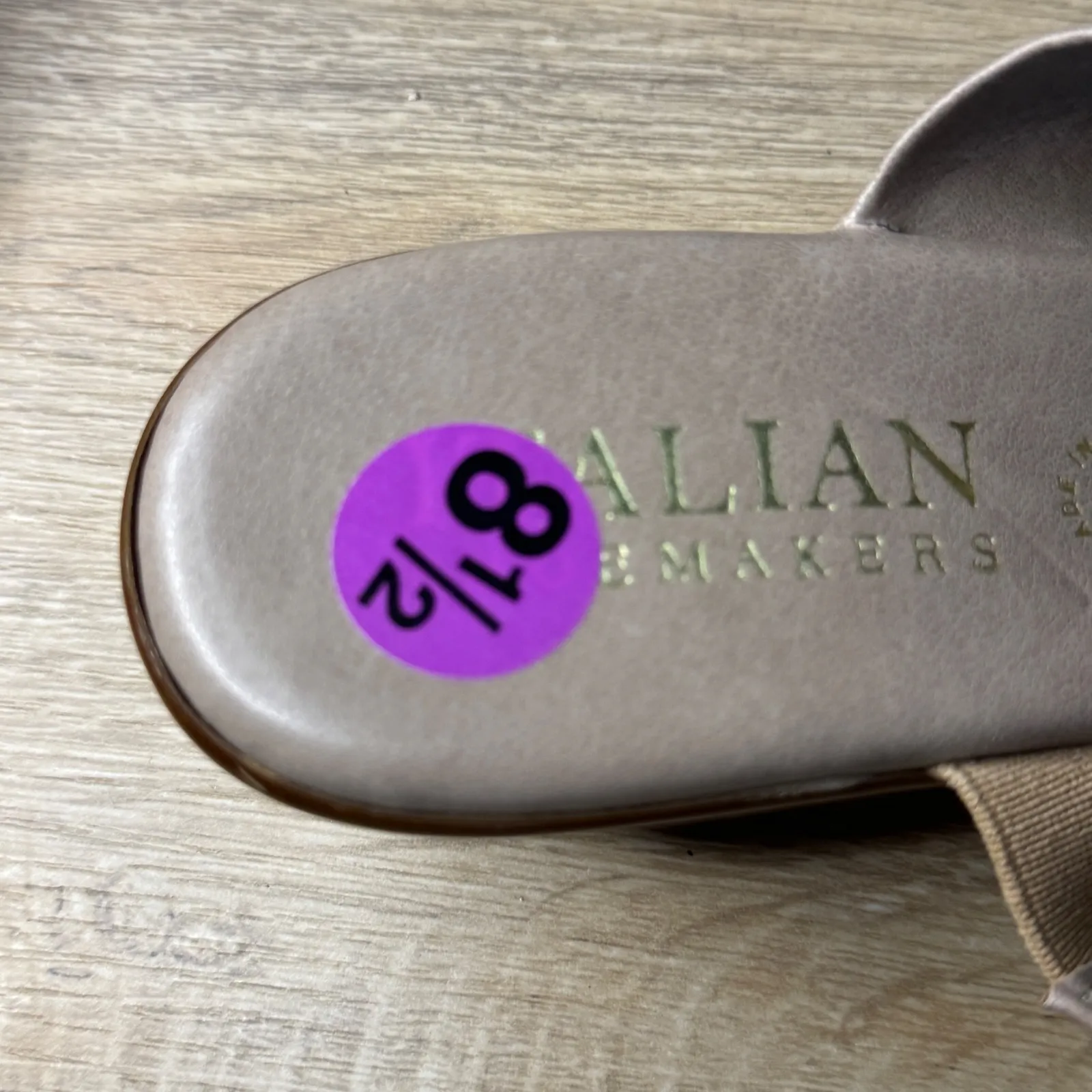 Italian Shoemakers Sandals Beige Wedge Heels Gold Accent Size‎ 8.5 Women - Image 9