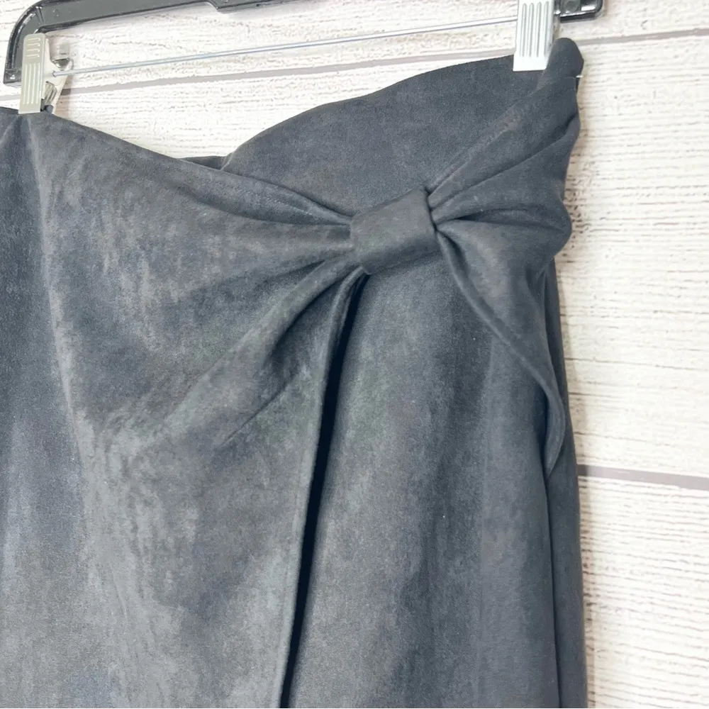 Cecelia Black Faux Suede Wrap Mini Skirt Size 2 - Image 3