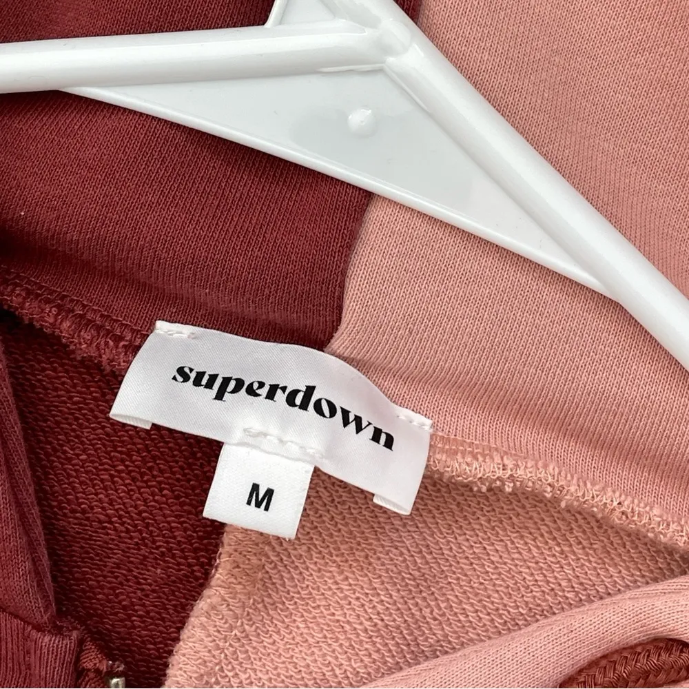 Superdown Cropped Hoodie renna colorblock Red Pink (medium) casual athleisure - Image 4