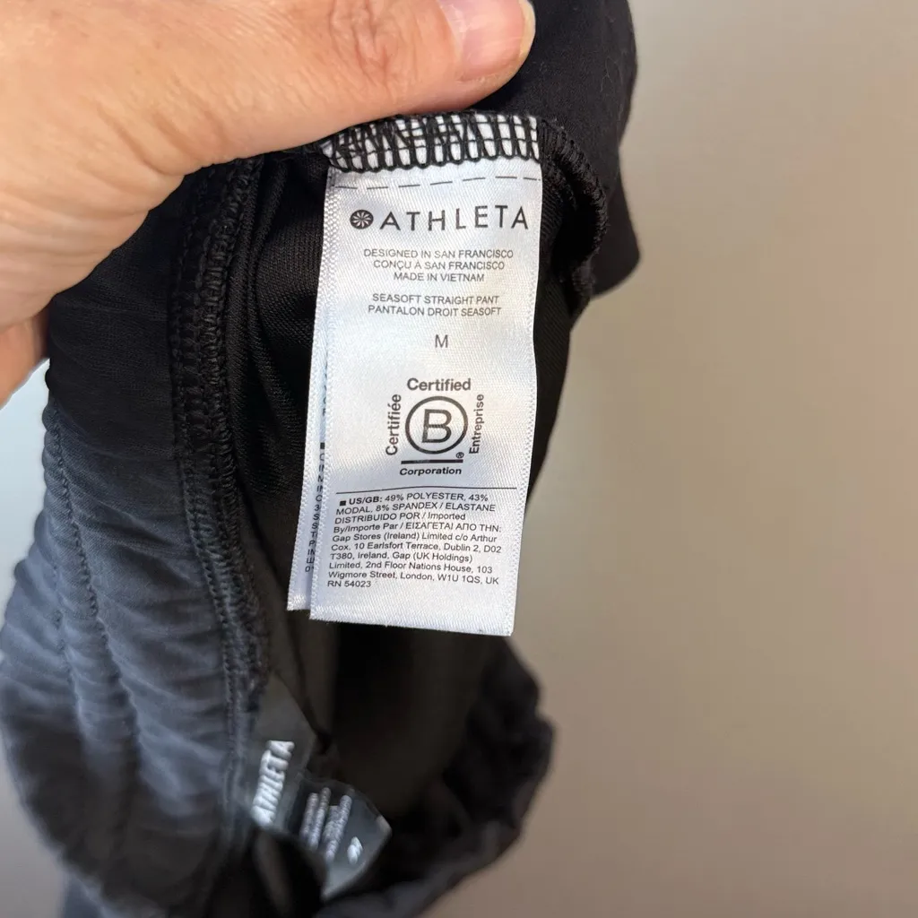 Athleta Women's‎ Black Seasoft Mid-Rise Straight Pant Size Medium - Image 4