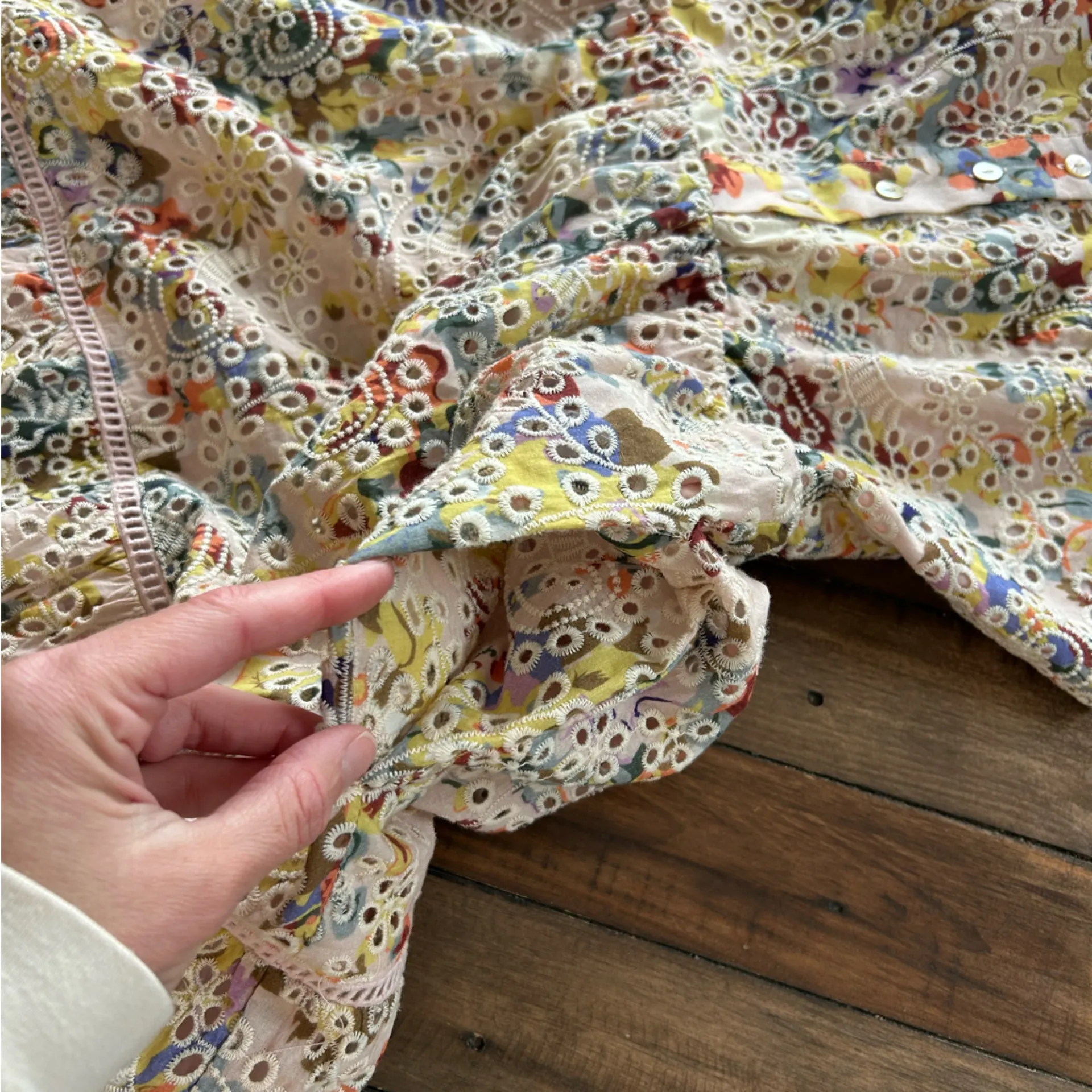 Evereve Lizzy Eyelet Floral Midi Dress - Image 8