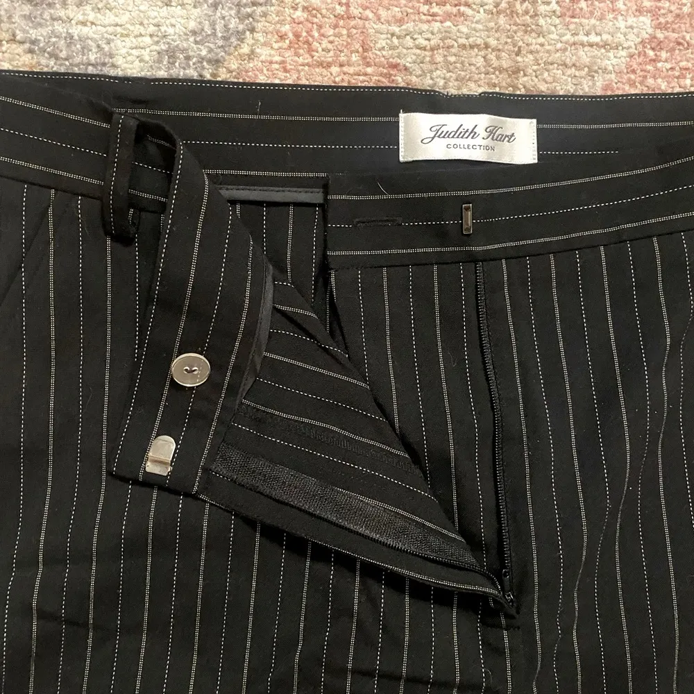 Like New Judith Hart Collection Classic Pinstripe Pants White Size 14 - Image 2