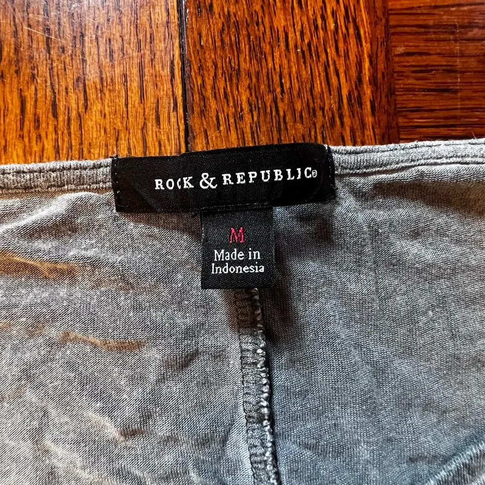 Rock & Republic Backstage Antics Gray Green Cold Shoulder Cut Out Top Medium - Image 6