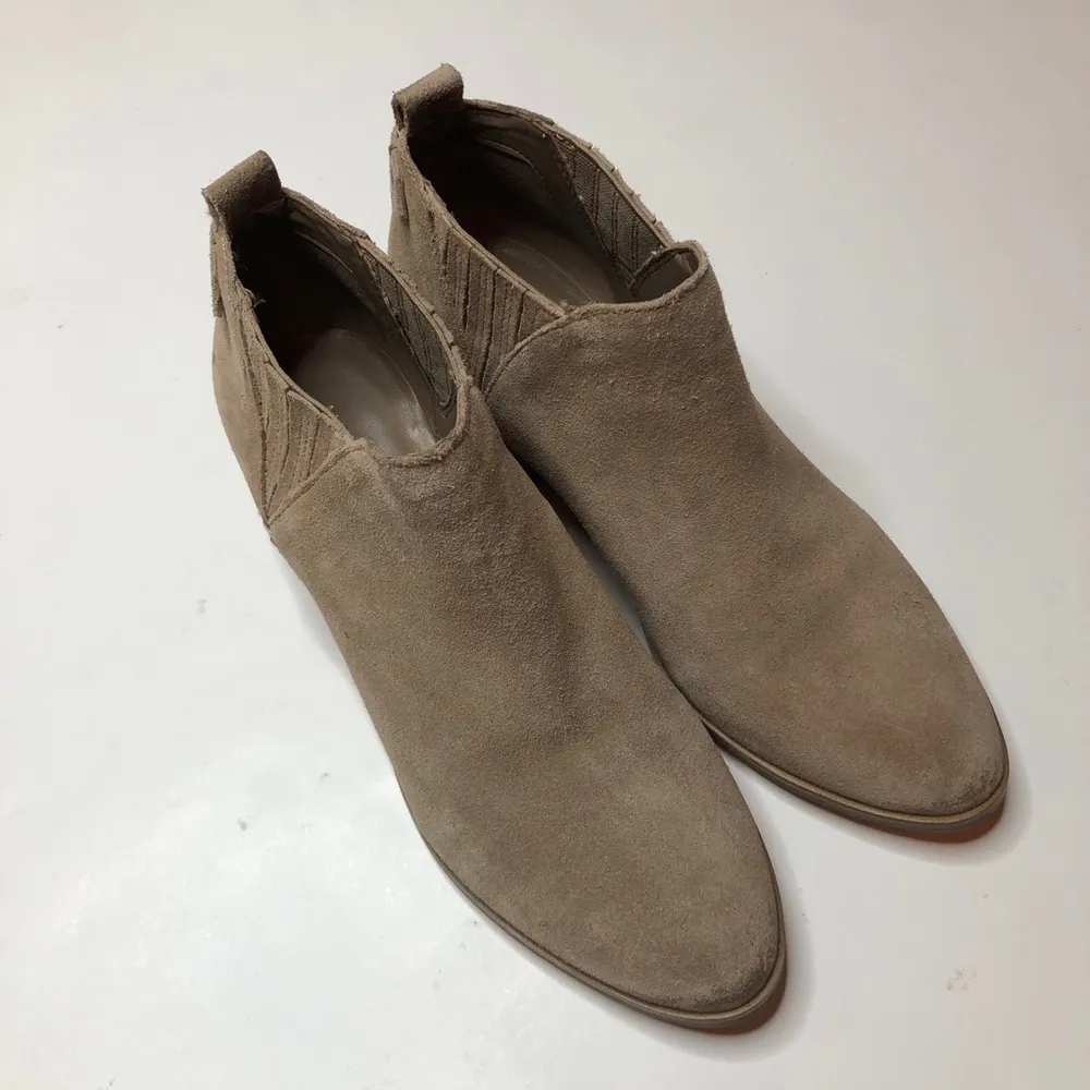 Marc Fisher Low Cut Ankle Booties Suede Tan 6.5 - Image 2