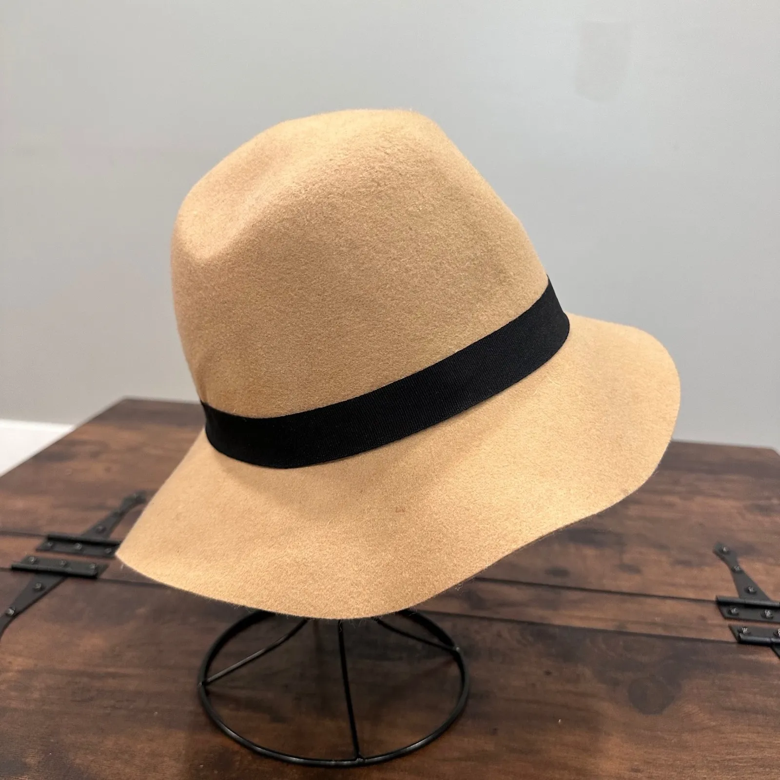 The Hatter Company Tan Felt Fedora Hat Style 18037 Wool Felt Trilby - Image 4