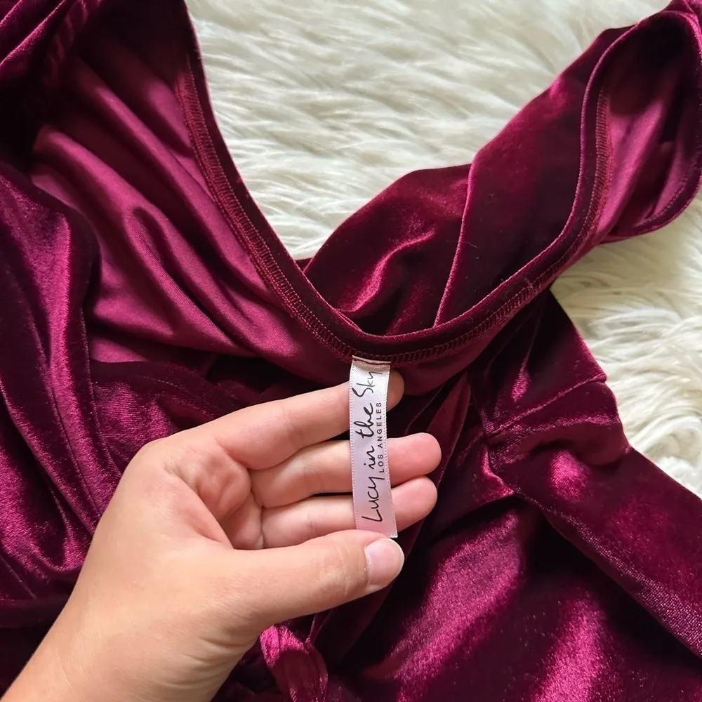 LUCY IN THE SKY Off The Shoulder Wine Velvet Dress - Image 6