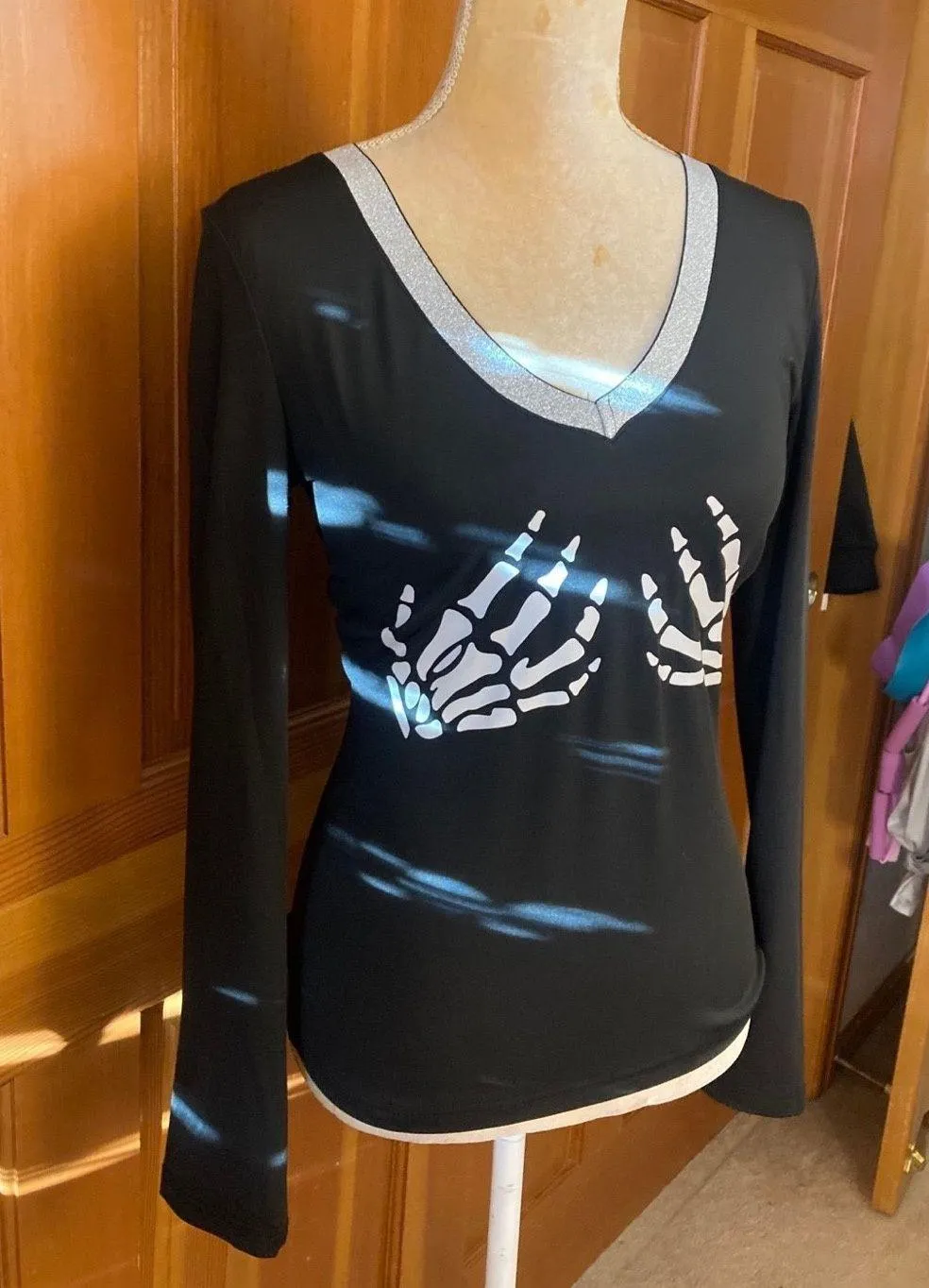 Nwt, Women’s Sexy Halloween V Neck Tee - Image 8