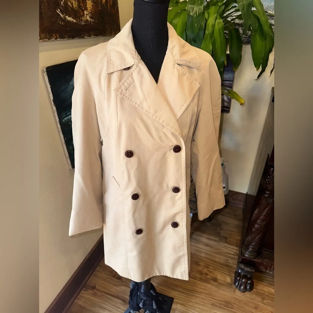 Vintage Etienne Aigner Classic beige  Trench coat with leather buttons Size 10 - Image 7