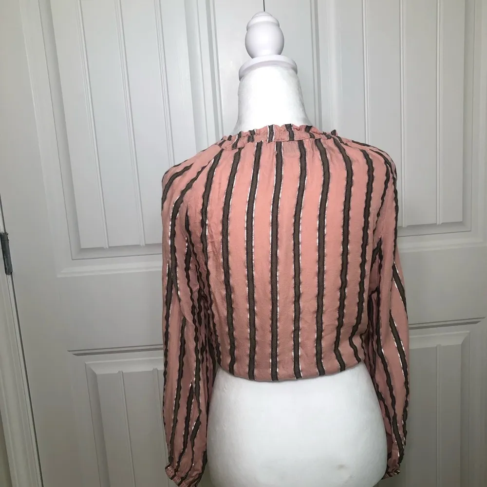 Womens open front, tied at bottom, long sleeve striped crop top. Size small Pink - Image 2