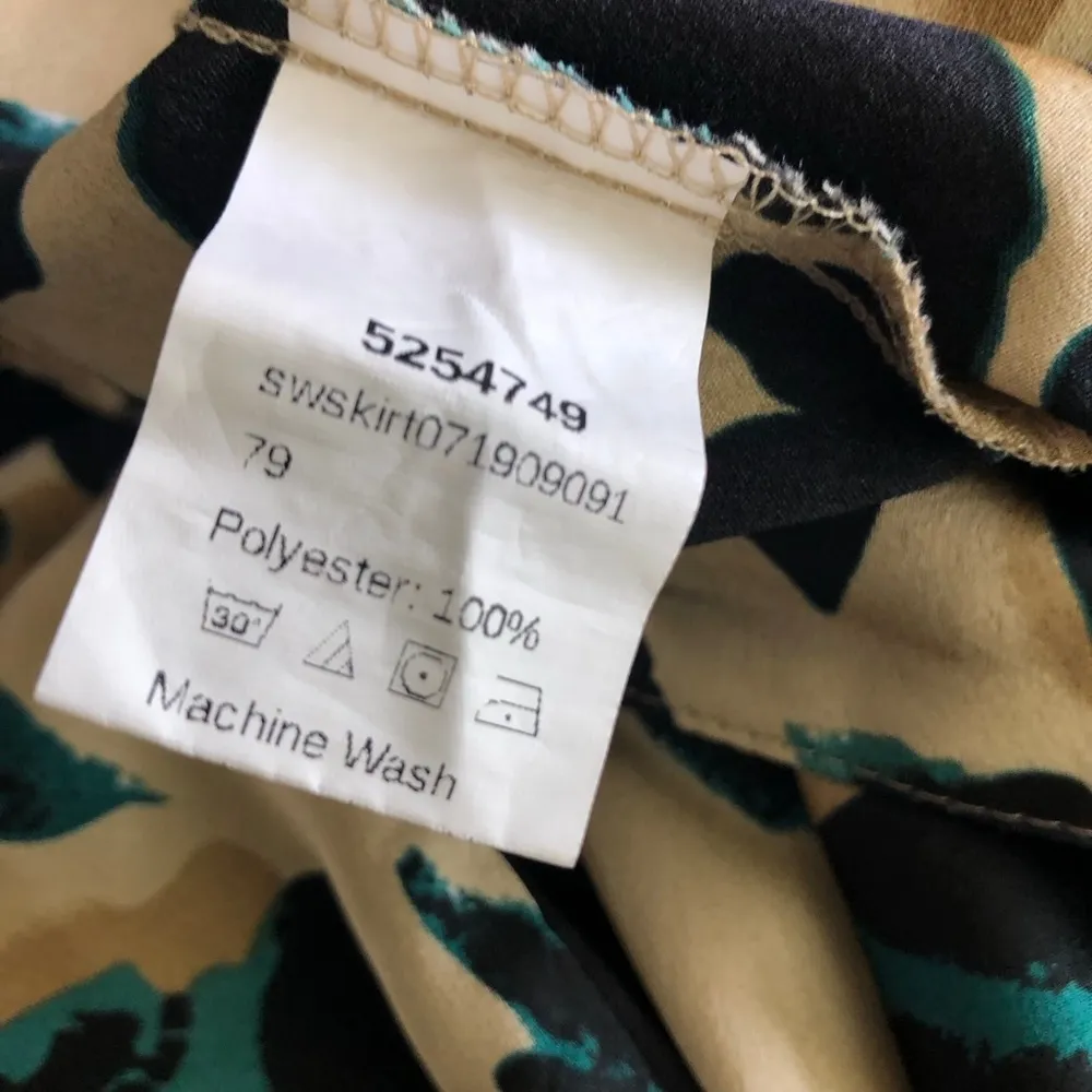 Jupe Leopard Print Satin Skirt Large Ruffled Hem Asymmetrical Green - Image 9