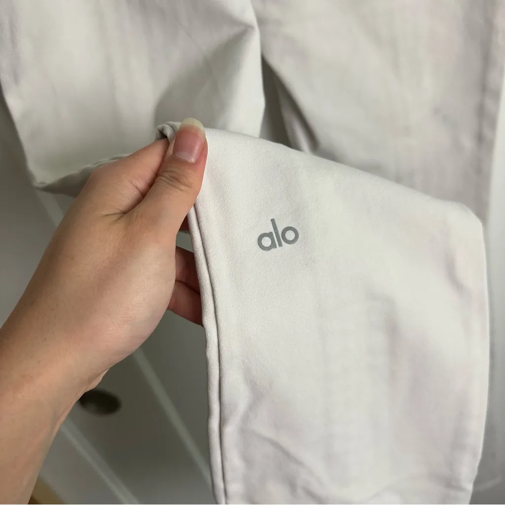 ALO Yoga Airbrush High Waist Flutter Flare Leggings - Image 8