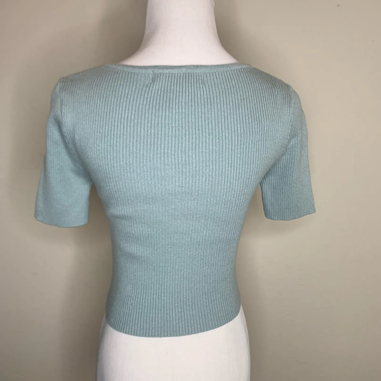 Pale Sage Green Cropped Ribbed Short Sleeve Sweater Sz Small - Image 2