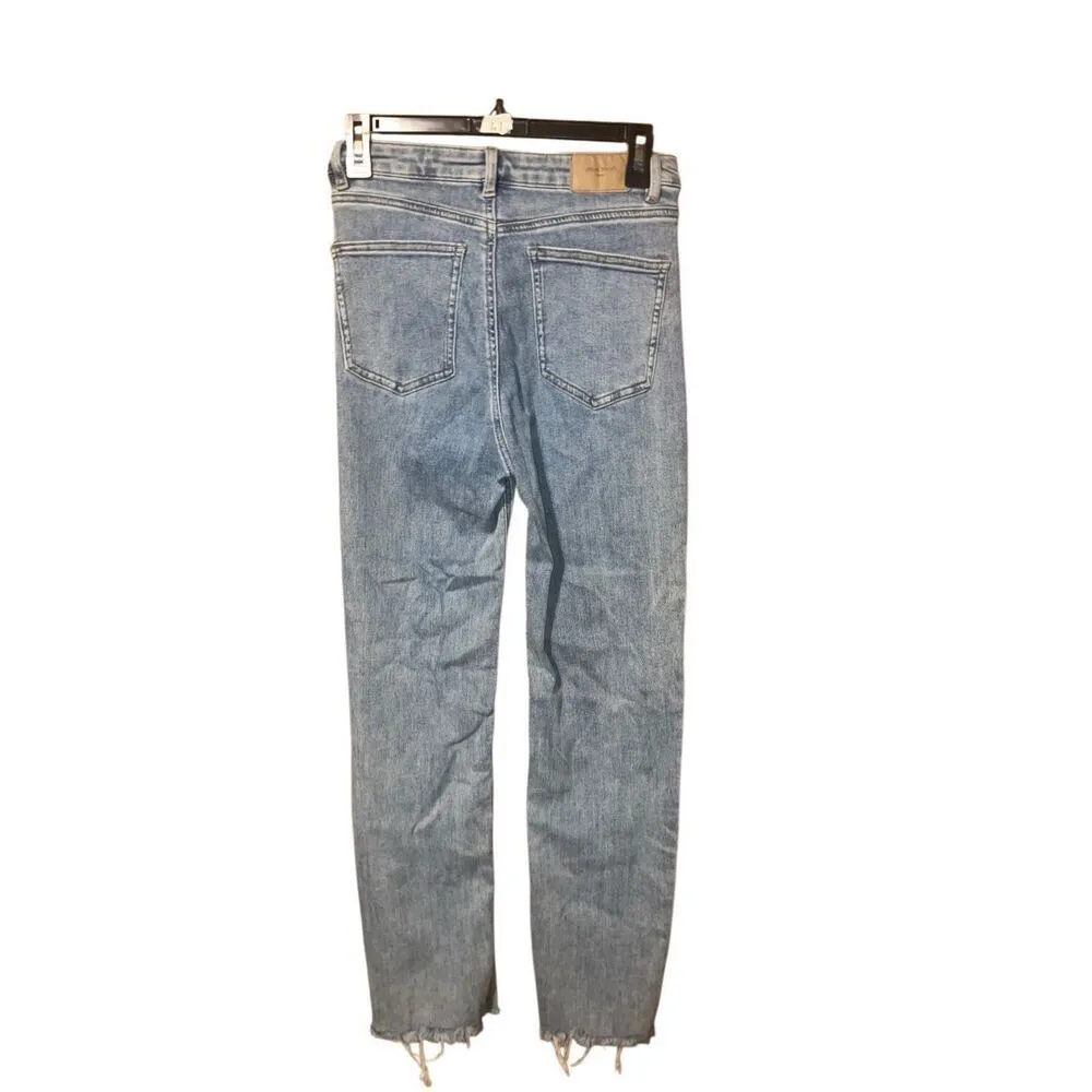 384. Urban revivo high rise straight leg light wash jeans size 4 Blue - Image 3