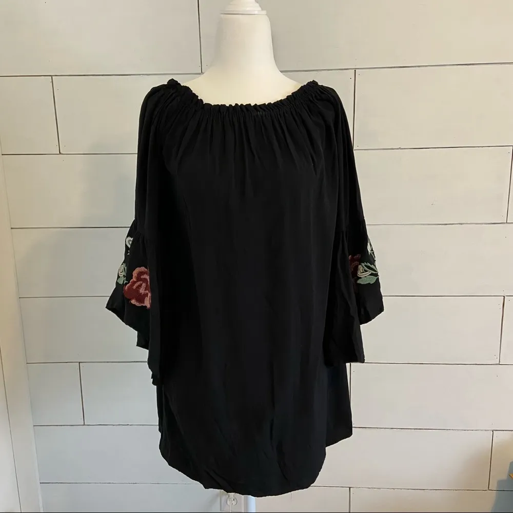 Francesca’s Blue Rain Off The Shoulder Embroidered Bell Sleeve Blouse. Size S - Image 4