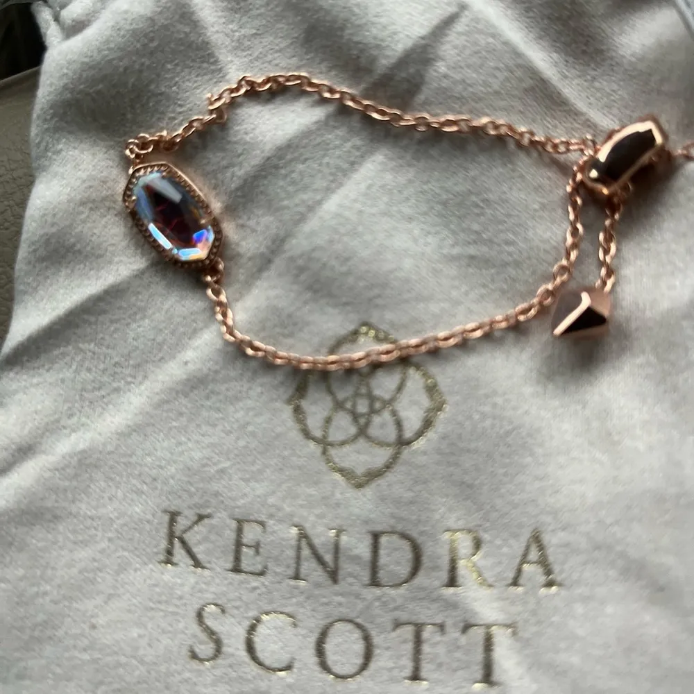 Kendra Scott Rose Gold Bracelet with iridescent dichronic glass - Image 2