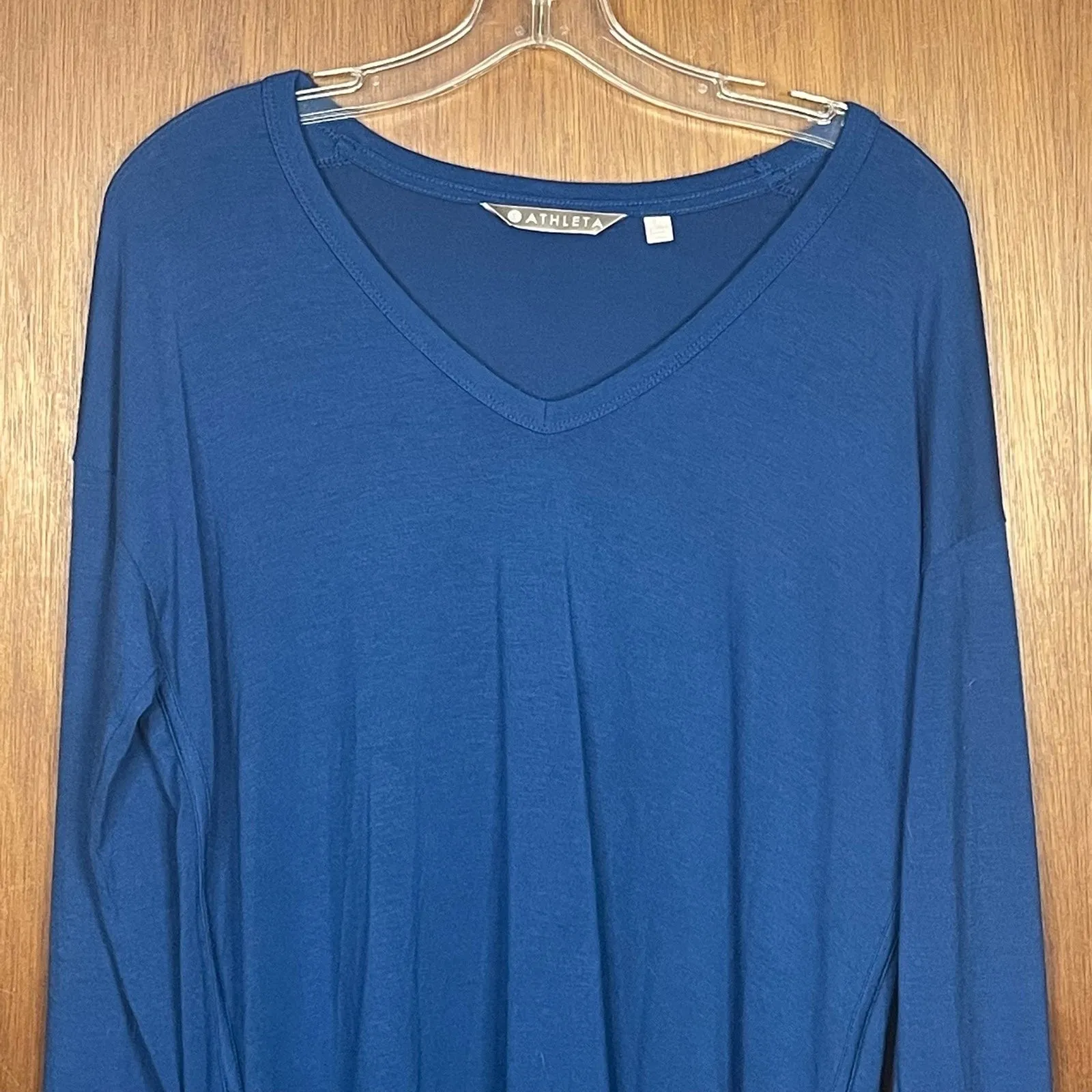 Athleta Woman’s Lightweight Long Sleeve High-Low Blue Sportswear Shirt Sz Small - Image 2