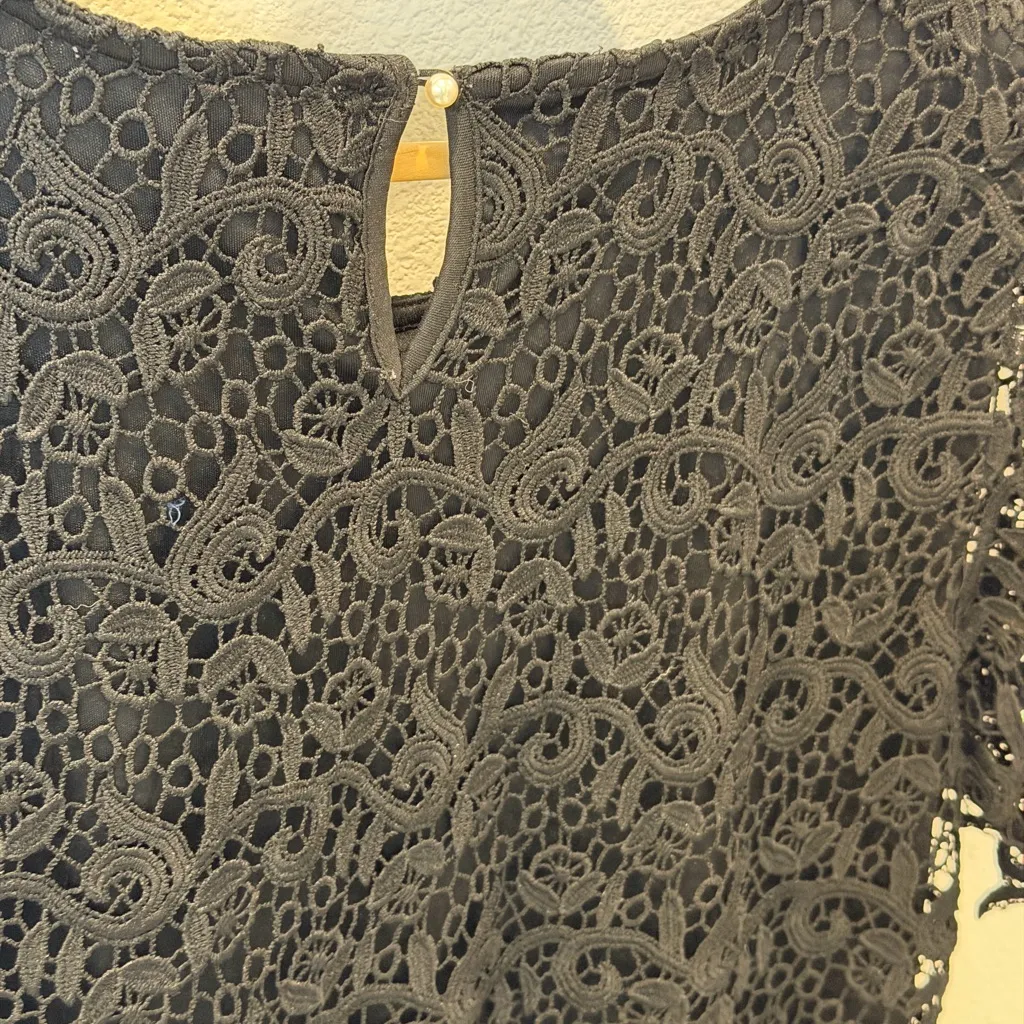 Philosophy Floral Crochet Lace Overlay Blouse Top Keyhole Back Black XL - Image 8