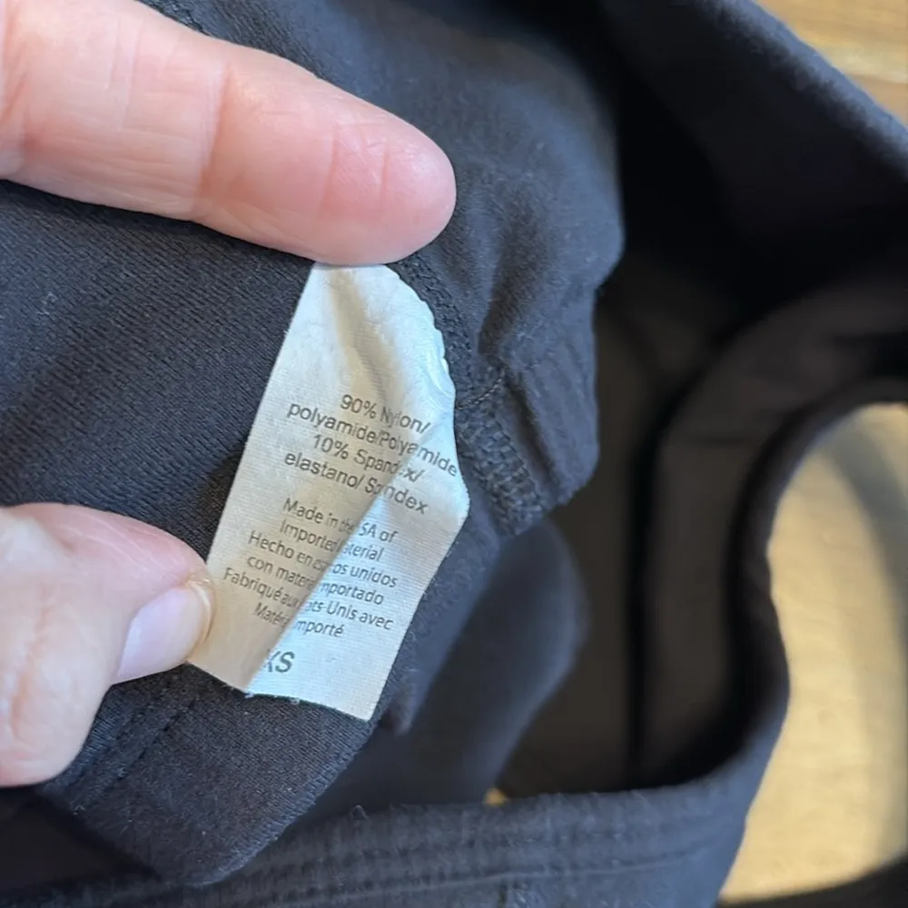 Beyond Yoga Back High Neck Criss cross Crop Top Built in Bra XS Black Active Top - Image 4