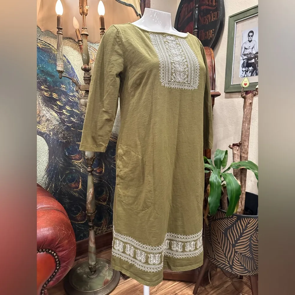 EUC Garnet Hill Green Sheath Dress with 3/4 Sleeves w embroidery - Image 2